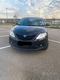 lancia y