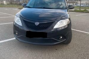 lancia y