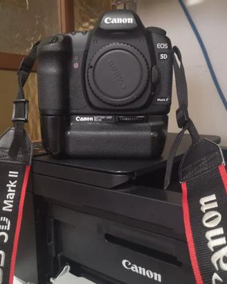 Canon EOS 5D Mark II + Battery Grip BG-E6