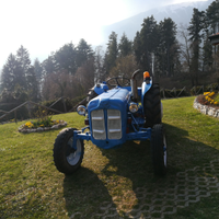 Trattore agricolo Fordson Dexta 957