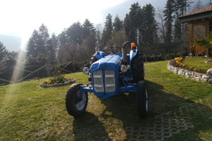 Trattore agricolo Fordson Dexta 957