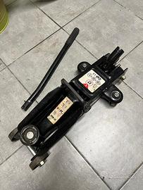 Sollevatore idraulico