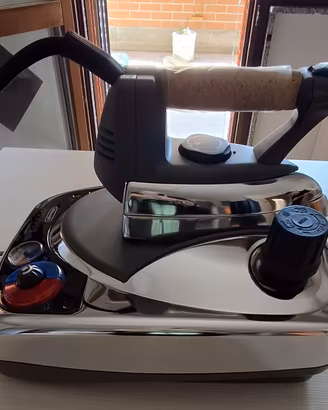 caldaia ferro da stiro nuova  delonghi