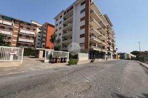 6 LOCALI A NAPOLI
