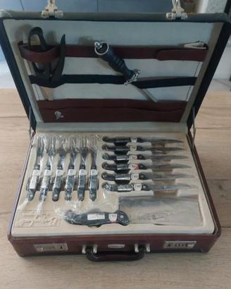 valigetta con posate e accessori barbecue