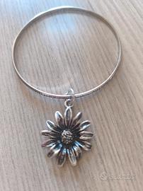Bracciale Raspini rigido con ciondolo margherita 