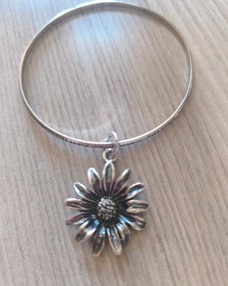 Bracciale Raspini rigido con ciondolo margherita 