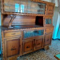 credenza tirolese con tavolo e sedie