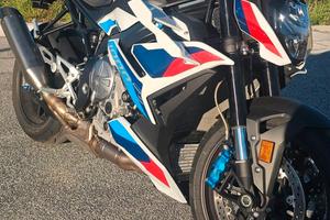 bmw m1000r 