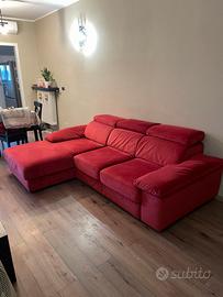 Divano in velluto rosso scarlatto di poltronesofa’