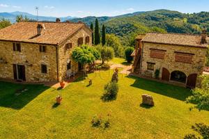 Rustico / Casale di 540 m² con 5 locali e box auto