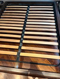 Letto matrimoniale con doghe