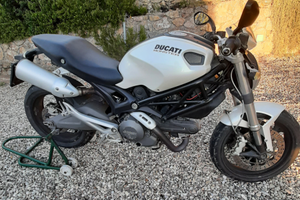 Ducati monster 696