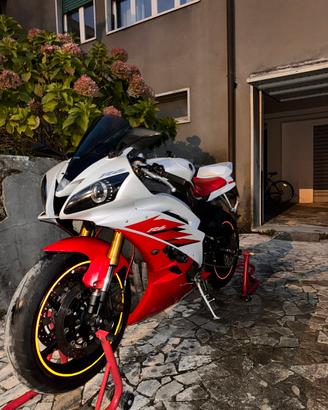 Yamaha R6