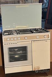 Cucina a gas con forno elettrico