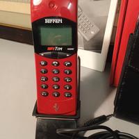 Cellulare Ferrari da collezione.