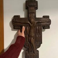 Antico crocifisso in legno