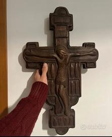 Antico crocifisso in legno