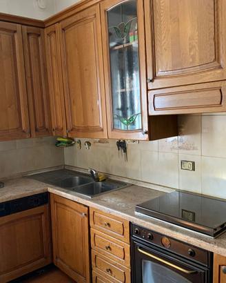 Cucina Legno Massello, Tavolo e Elettrodomestici