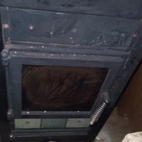 Stufa a legna con maioliche