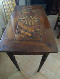 Tavolino n legno intarsiato