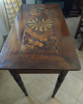 Tavolino n legno intarsiato