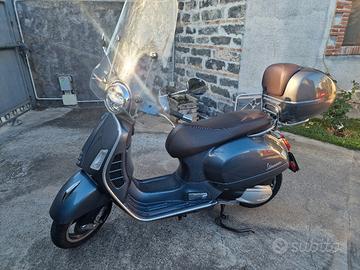 Vespa GTS 300 Touring 2022 – Pari al nuovo, taglia