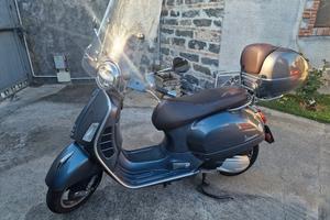 Vespa GTS 300 Touring 2022 – Pari al nuovo, taglia