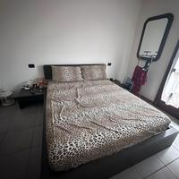 Letto matrimoniale compreso di comodini