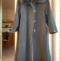 Cappotto in cachemire con collo di pelliccia