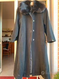 Cappotto in cachemire con collo di pelliccia