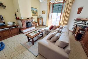 Appartamento di 170 m² con più di 5 locali e box a