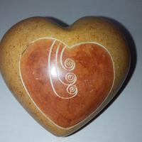 Fermacarte in pietra saponaria a forma di cuore