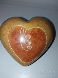 Fermacarte in pietra saponaria a forma di cuore