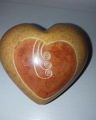 Fermacarte in pietra saponaria a forma di cuore
