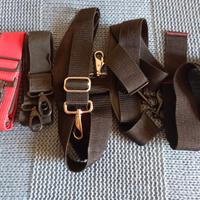 Cinture con moschettoni.