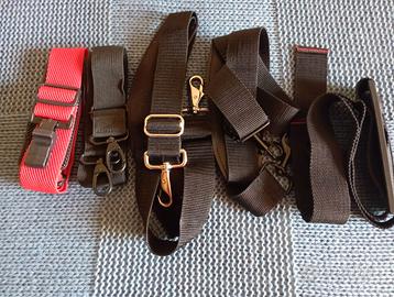 Cinture con moschettoni.