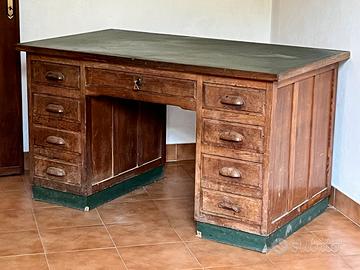 Scrivania vintage in legno massello anni 50/60