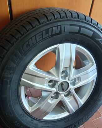 Gomme michelin agilis 225 70 15C