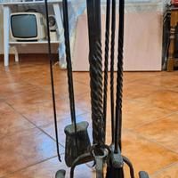 porta attrezzi da camino in ferro battuto 