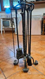 porta attrezzi da camino in ferro battuto 