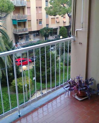 Quarto grazioso appartamento con balcome