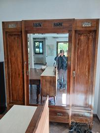  Armadio e tavolino inizio 900.