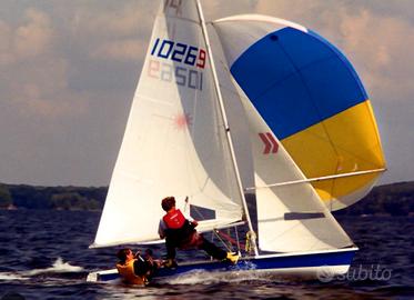 Deriva Laser 2 Regatta con Spinnaker