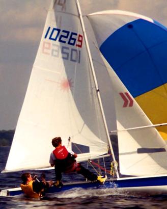 Deriva Laser 2 Regatta con Spinnaker