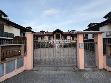 PIANO TERRA CON GIARDINO IN COMPLESSO DEL 2005