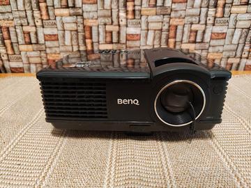 un proiettore multimediale BenQ MP 525 ST