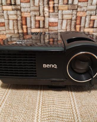 un proiettore multimediale BenQ MP 525 ST