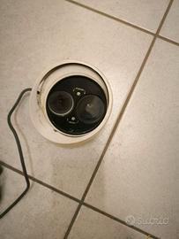 5 Telecamere + telecamera da esterno + NVR