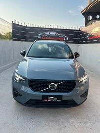 Volvo XC40 B3 automatico Plus Dark